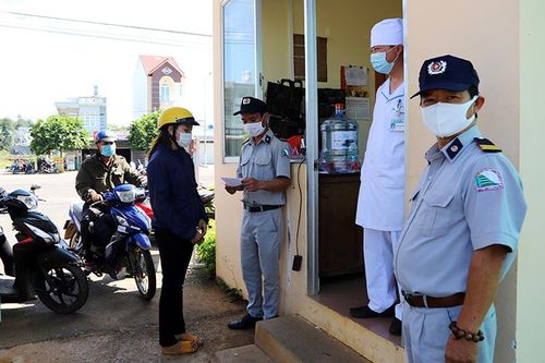 Tất cả mọi người đến Bệnh viện II Lâm Đồng đều phải khai báo y tế