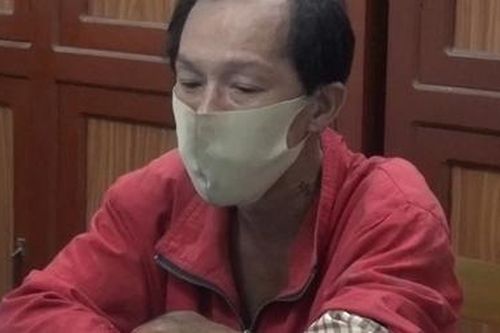 Đang nằm viện trộm điện thoại của bệnh nhân cùng phòng