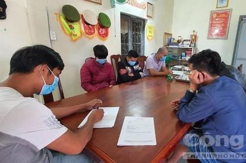 Nhóm thanh niên 'chơi' ma túy trong quán Bufet