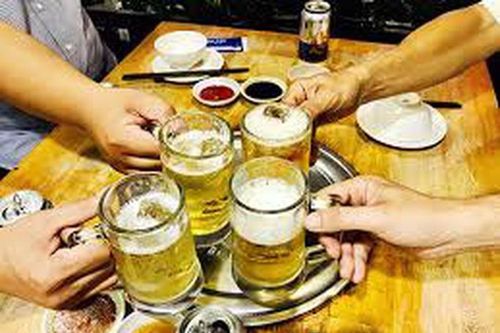 Phú Yên: Xem xét kỷ luật 4 lãnh đạo xã ăn nhậu, phớt lờ cách ly