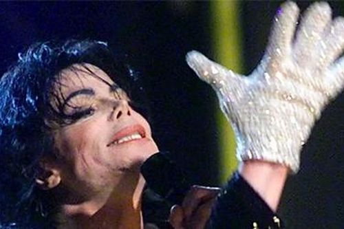 Chiếc găng tay đắt giá của Michael Jackson