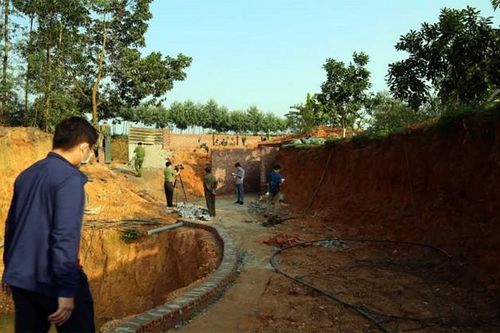 Đào hầm bí mật trên đồi vắng để tổ chức 'sới bạc'