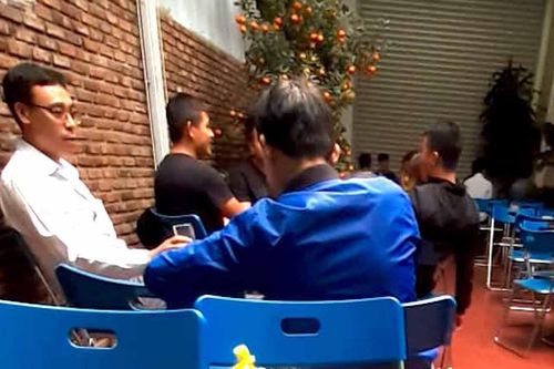 Mở quán cà phê giữa dịch Covid-19, vợ phó phòng cảnh sát PCCC bị phạt