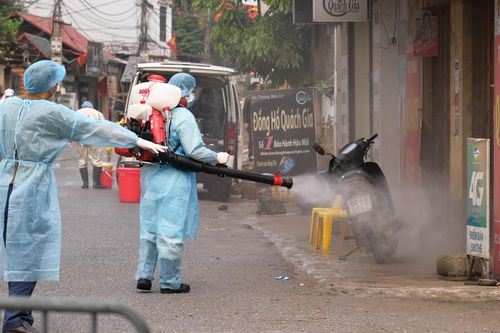 Chuyên gia khuyến nghị giải pháp nhằm sớm khống chế ổ dịch Covid-19 thôn Hạ Lôi