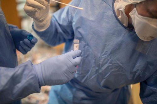 Ai có khả năng miễn dịch với virus corona chủng mới gây bệnh Covid-19?