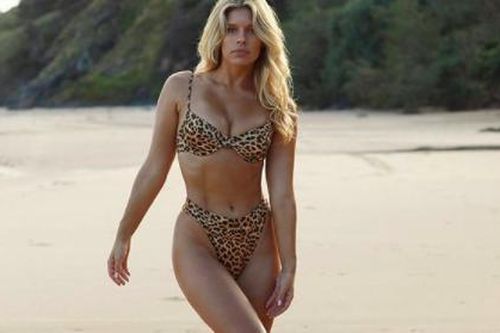 Chân dài 9x tung ảnh bikini rực lửa, khoe cơ bụng số 11 tuyệt đẹp