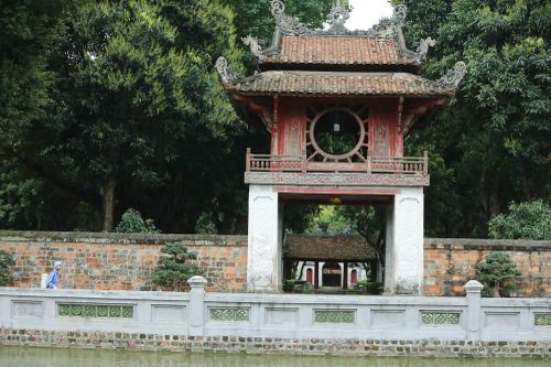 Thời gian như ngưng đọng tại các danh thắng Hà Nội khi 'cách ly toàn xã hội'