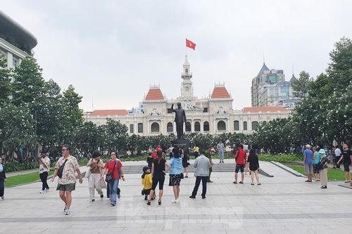 TPHCM giám sát tụ tập đông người qua thuê bao điện thoại