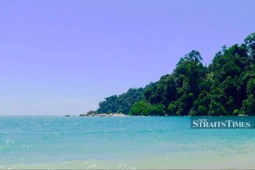 Bị kẹt ở Malaysia vì dịch Covid-19, một người Thái bơi qua biển về nhà