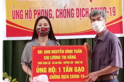 Gia đình Việt kiều ở Anh ủng hộ 1 tấn gạo cho bà con khó khăn do dịch Covid-19