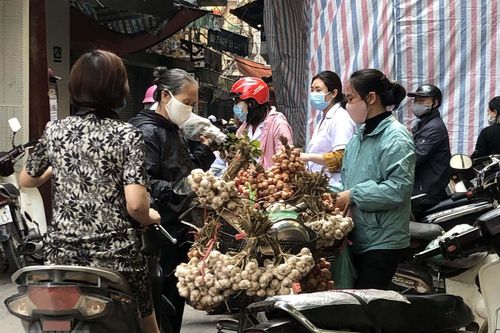 Nhiều chợ dân sinh tại Hà Nội vẫn chưa thực hiện tốt giãn cách xã hội