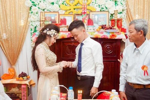 Chàng trai bất ngờ lấy được vợ xinh như hot girl nhờ một lần 'like dạo' khiến dân mạng 'dậy sóng'