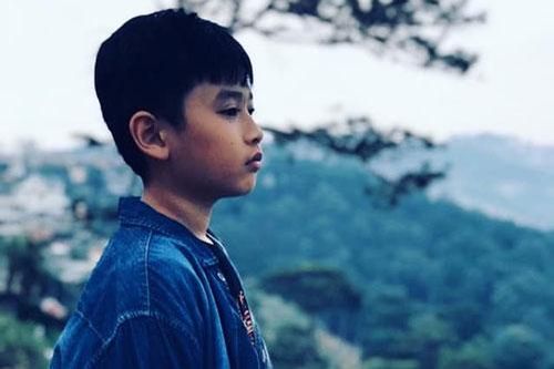 Thân Thúy Hà đăng ảnh chụp lén con trai, dân mạng nhìn mà trầm trồ