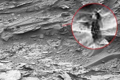 NASA tiết lộ bức ảnh 'phụ nữ áo đen bí ẩn' trên sao Hỏa