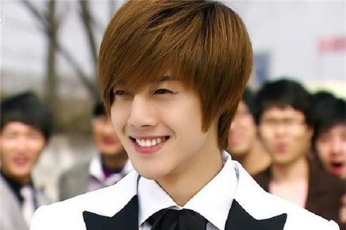 Kim Hyun Joong rời công ty quản lý sau nhiều năm gắn bó