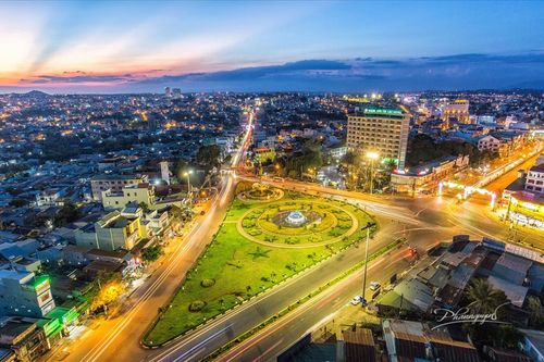 'Tình yêu làm đất lạ hóa quê hương'