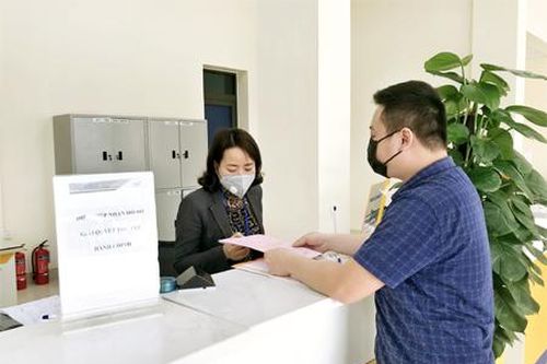 Giải quyết thủ tục hành chính: Chuyển từ giao dịch trực tiếp sang trực tuyến