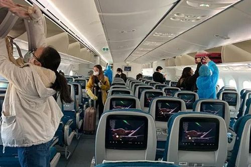 Vietnam Airlines chở hơn 100 công dân Anh về nước và đón công dân Việt Nam