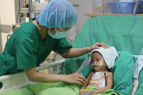 Bác sĩ điều trị thành công bệnh nhi 1 tuổi mắc bệnh Apso