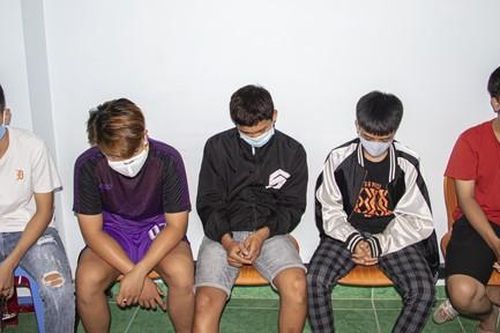 Sáu học sinh chém trọng thương thiếu nữ vì... nói to