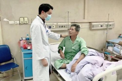 Vừa 'bỏ đói' khối u vừa bơm hóa chất chữa ung thư gan hiệu quả