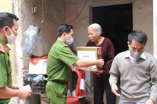 Sẻ chia yêu thương đến người nghèo trong mùa dịch Covid-19