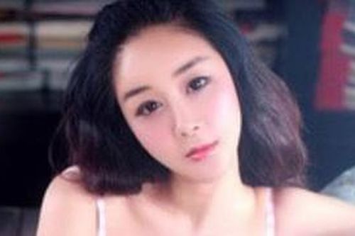 Hoa hậu mắng mẹ chồng - sự nghiệp lẹt đẹt, lấy chồng kém 18 tuổi