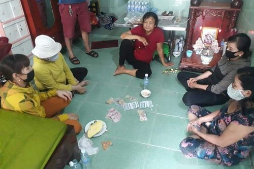 5 phụ nữ tụ tập đánh bạc giữa mùa dịch Covid-19