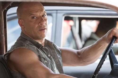 Có bao nhiêu chiếc ôtô bị phá hủy từ loạt phim 'Fast and Furious'?