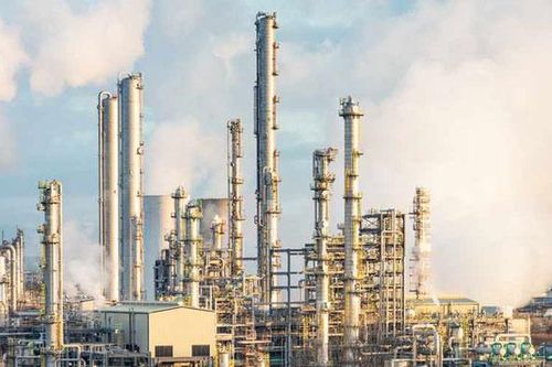 Giá dầu thế giới trái chiều trước áp lực từ tình trạng dư cung