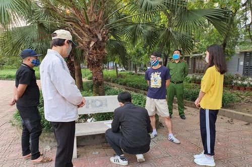Ngày đầu giai đoạn 2 thực hiện cách ly xã hội, quận Hoàng Mai xử lý 14 trường hợp vi phạm