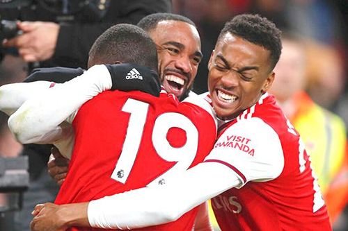 Vì sao cầu thủ Arsenal không chịu giảm lương?
