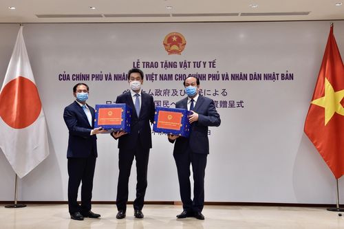 Trao tặng vật tư y tế hỗ trợ Nhật Bản, Hoa Kỳ, Nga
