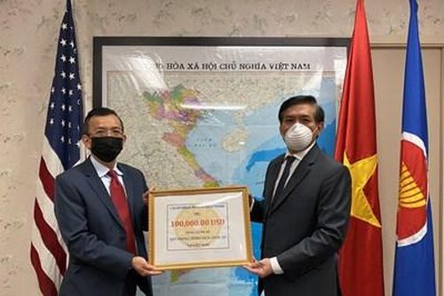 Kiều bào đóng góp phòng, chống dịch Covid-19