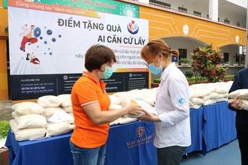 Trường May Academy và Trường THPT Phương Nam tổ chức chương trình 'Cùng chung tay đánh bay Covid'