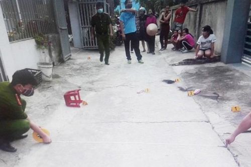 Bắt đối trượng chém bố và con riêng của vợ trọng thương