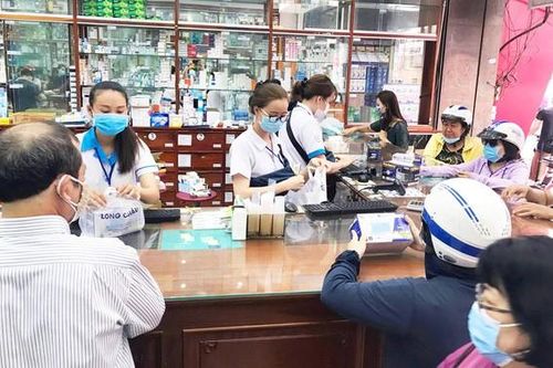Hà Nội: Cửa hàng thuốc báo ngay cho ngành y tế nếu khách có dấu hiệu ho, sốt