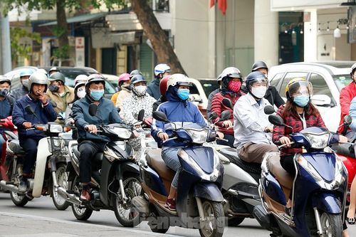 Hà Nội: Người ra đường tăng đột biến trong ngày đầu gia hạn giãn cách xã hội