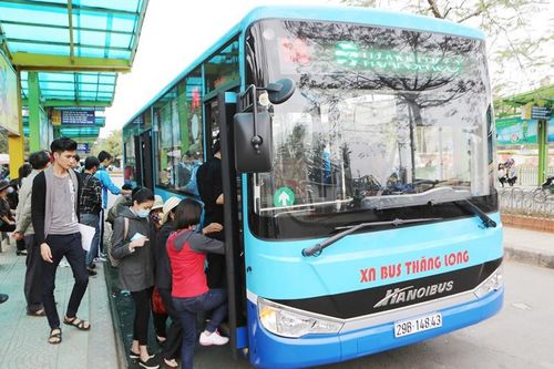 Đề nghị hỗ trợ để 'giữ chân' 8.000 nhân viên xe buýt Hà Nội
