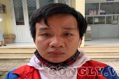 Nhân viên giao hàng mặc áo Now, cướp giật điện thoại của người đi đường