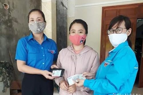 Nữ Bí thư Đoàn xã nhặt được ví, đăng facebook tìm người trả lại