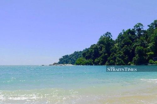 Biên giới đóng cửa vì COVID-19, người đàn ông Thái Lan bơi qua biển về nhà