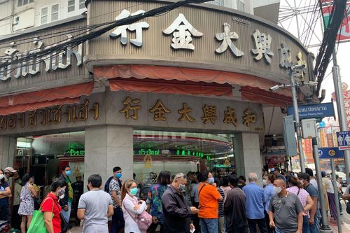 Người dân đua nhau bán vàng giữa dịch COVID-19, Thủ tướng Thái Lan phải lên tiếng