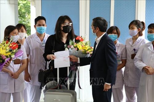 Bệnh nhân số 211 mắc COVID-19 được xuất viện tại Ninh Bình