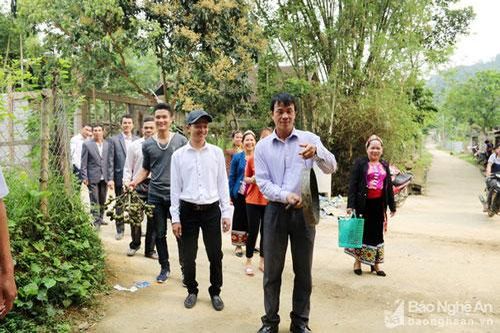 Độc đáo phong tục chú rể được nhà gái 'biếu tiền' trong lễ cưới