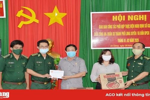UBMTTQVN tỉnh thăm, tặng quà Đồn Biên phòng cửa khẩu cảng Mỹ Thới