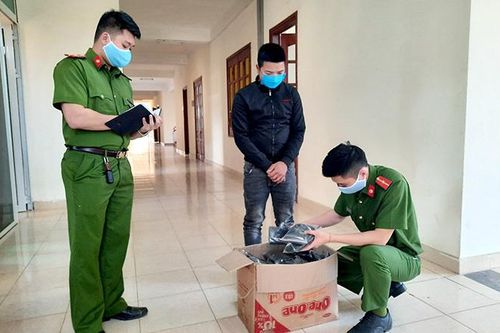 Thu giữ 1.670 khẩu trang không có giấy tờ chứng minh nguồn gốc