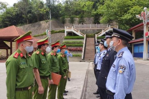 Bàn giao đối tượng truy nã đặc biệt nguy hiểm cho Công an Trung Quốc