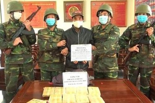 Bắt đối tượng vận chuyển 60.000 viên ma túy tổng hợp