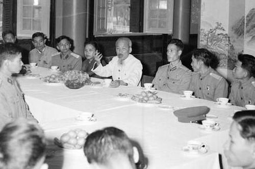 Xây dựng Đảng về đạo đức: Quyết tâm diệt 'giặc ở trong lòng'